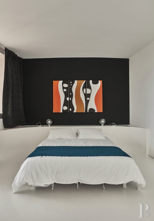 An architect-designed villa built in the 1970s near Arles, in Bouches-du-Rhône - photo  n°21